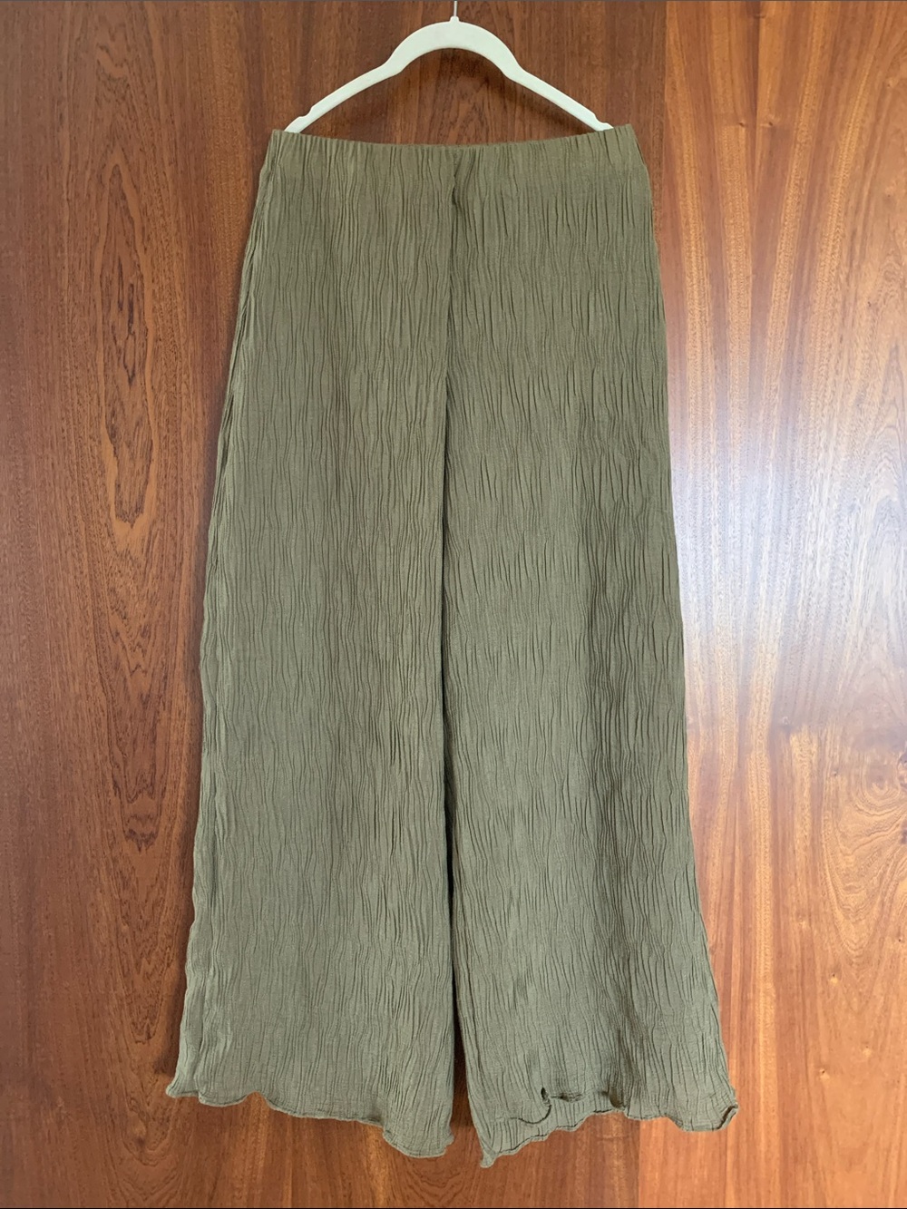 ASTR Olive Green Wide-Leg Crinkle Pants